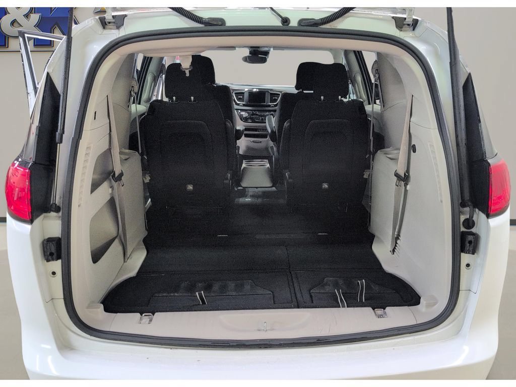 Used 2023 Chrysler Voyager LX FWD image 26