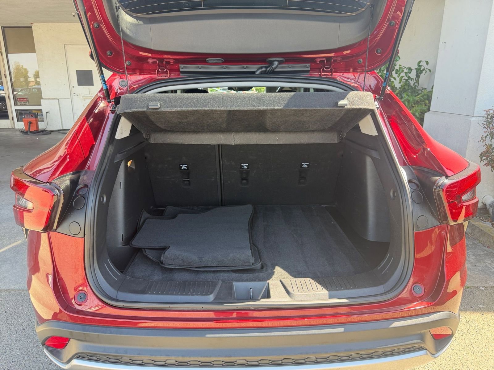 Used 2025 Chevrolet Trax LT FWD image 32