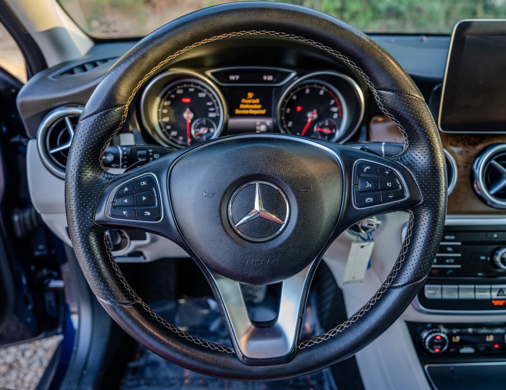 Used 2018 Mercedes-Benz GLA 250 4MATIC w/ Premium Package image 15