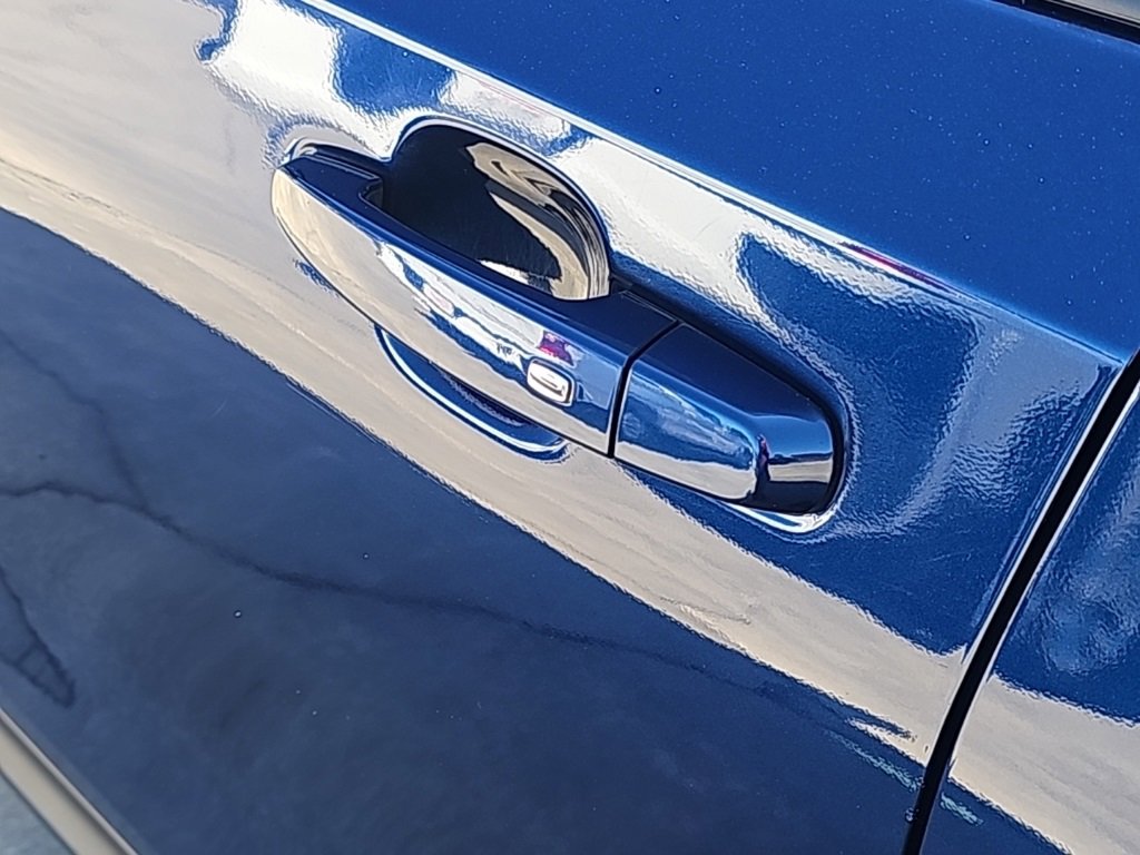 Used 2022 GMC Terrain SLE w/ Driver Convenience Package image 9