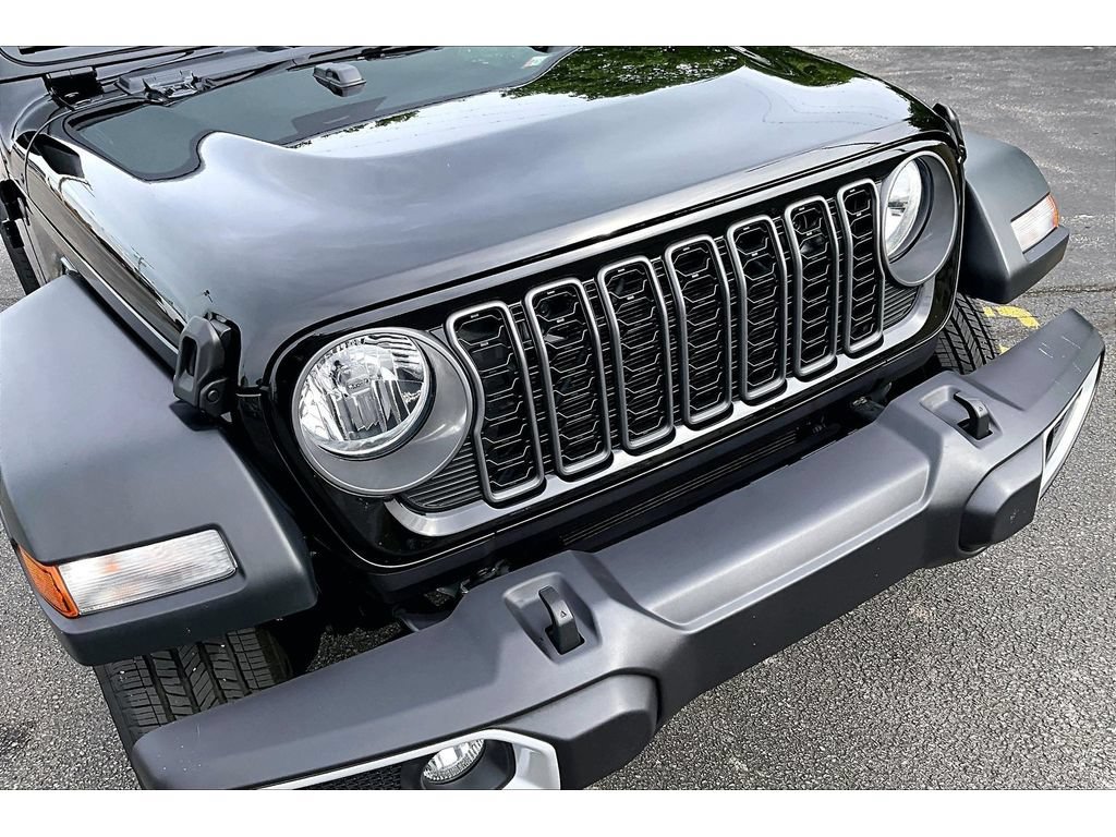 Used 2026 Jeep Gladiator Sport AWD/4WD image 32