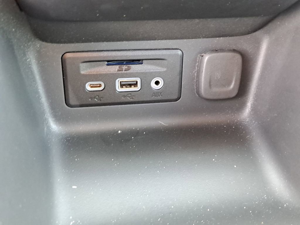 Used 2024 GMC Terrain SLT image 26