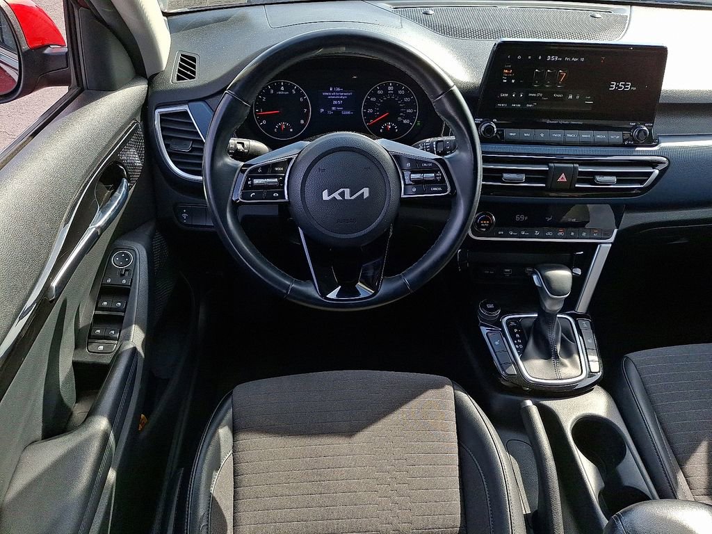 Certified 2022 Kia Seltos S image 11