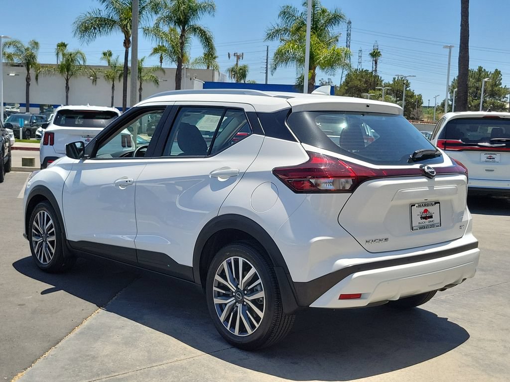 Used 2024 Nissan Kicks SV FWD image 3
