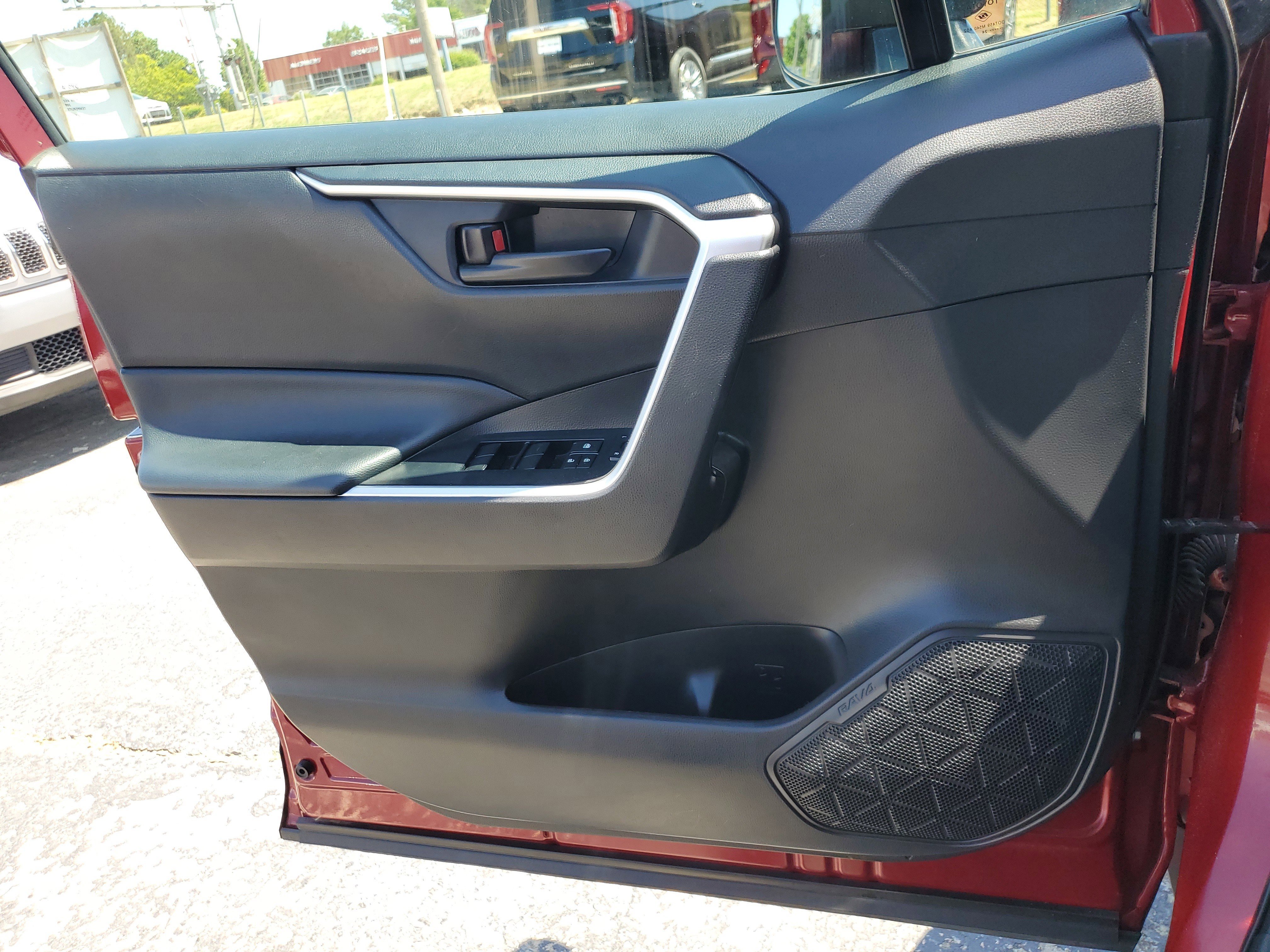 Used 2024 Toyota RAV4 LE AWD/4WD image 29