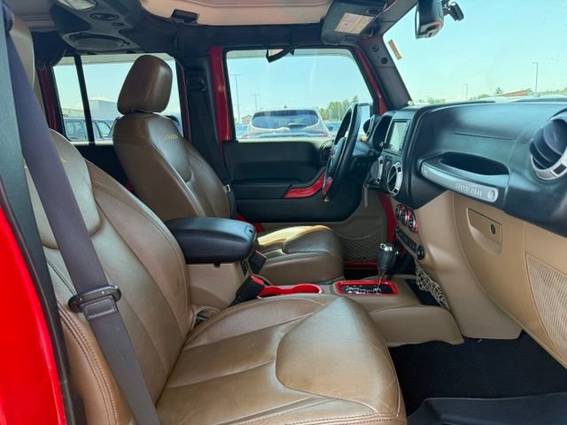 Used 2014 Jeep Wrangler Unlimited Sahara w/ Max Tow Package AWD/4WD image 22