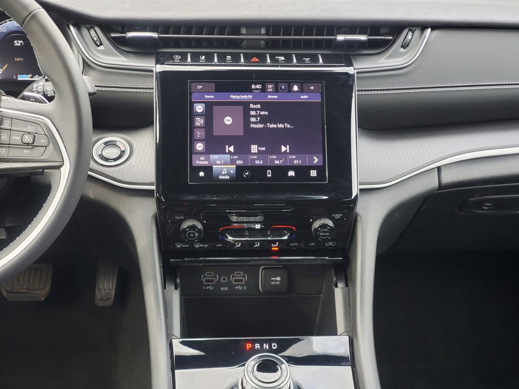 Used 2024 Jeep Grand Cherokee Laredo image 30