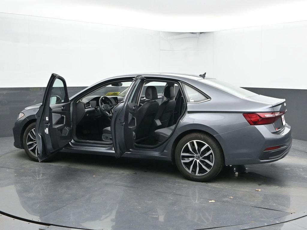 Used 2025 Volkswagen Jetta SE image 49