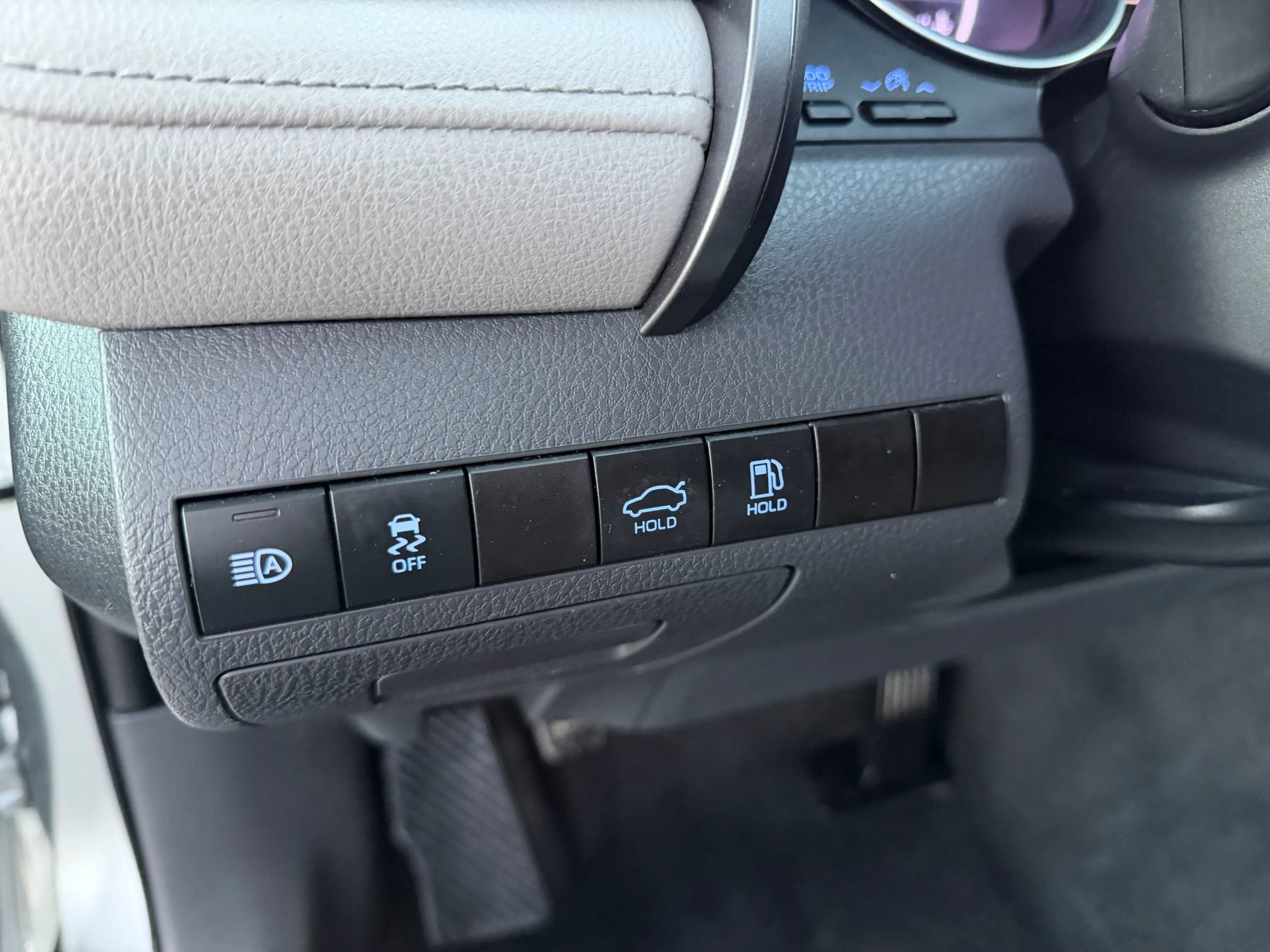 Used 2019 Toyota Camry LE FWD image 16