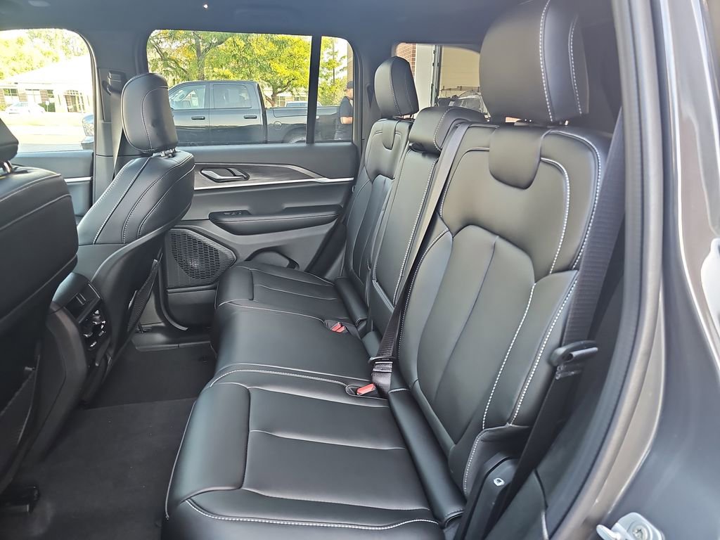 New 2025 Jeep Grand Cherokee Limited w/ Trailer Tow Package image 14