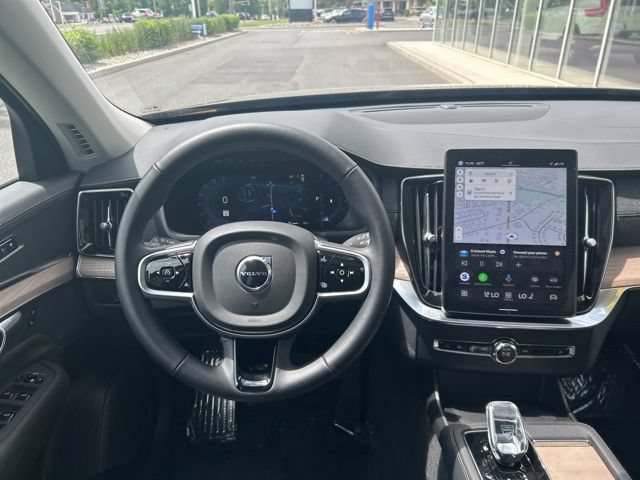 Certified 2025 Volvo XC90 B6 Plus AWD/4WD image 18