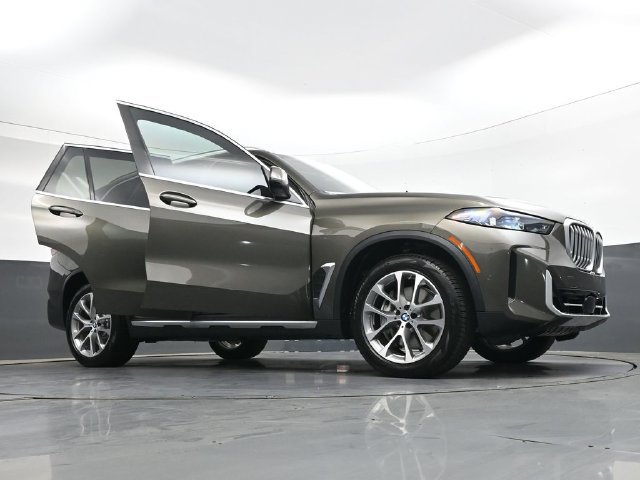 New 2026 BMW X5 xDrive50e w/ Climate Comfort Package AWD/4WD image 43