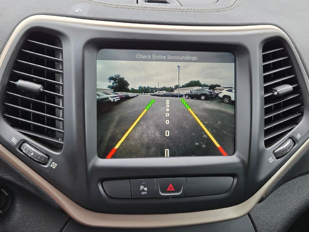 Used 2018 Jeep Cherokee Latitude FWD image 25