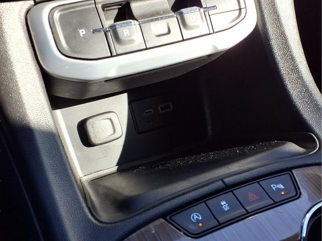 Used 2023 GMC Acadia SLE w/ Driver Convenience Package FWD image 9