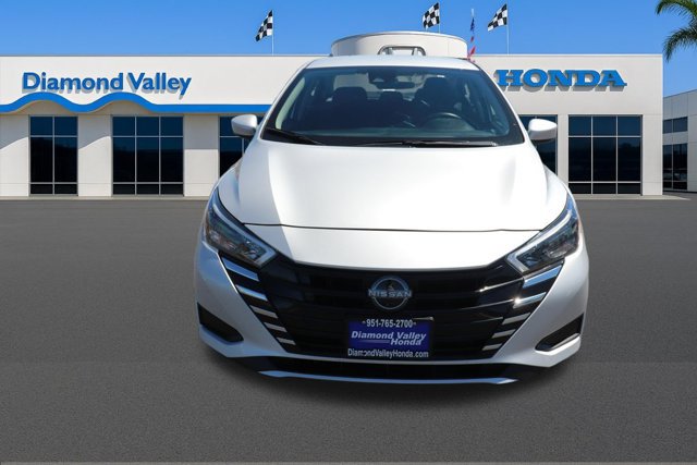 Used 2025 Nissan Versa SV FWD image 2