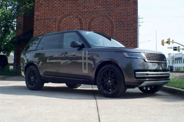 Used 2025 Land Rover Range Rover Long Wheelbase SE AWD/4WD image 3