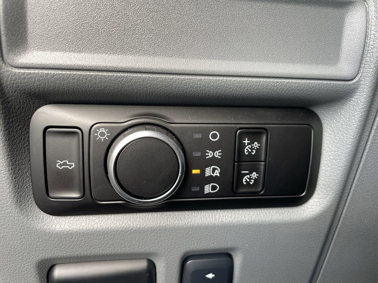 Used 2025 Ford F150 Lightning XLT image 27