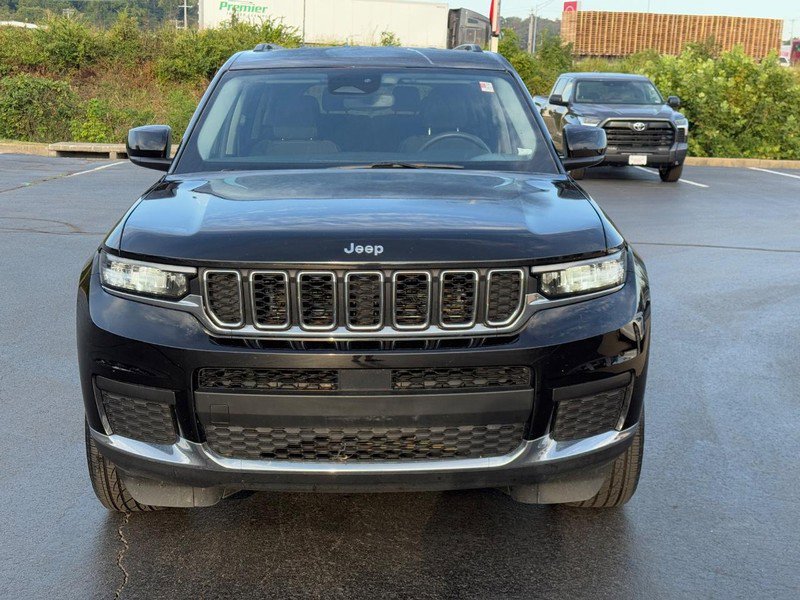 Used 2023 Jeep Grand Cherokee L Laredo image 9