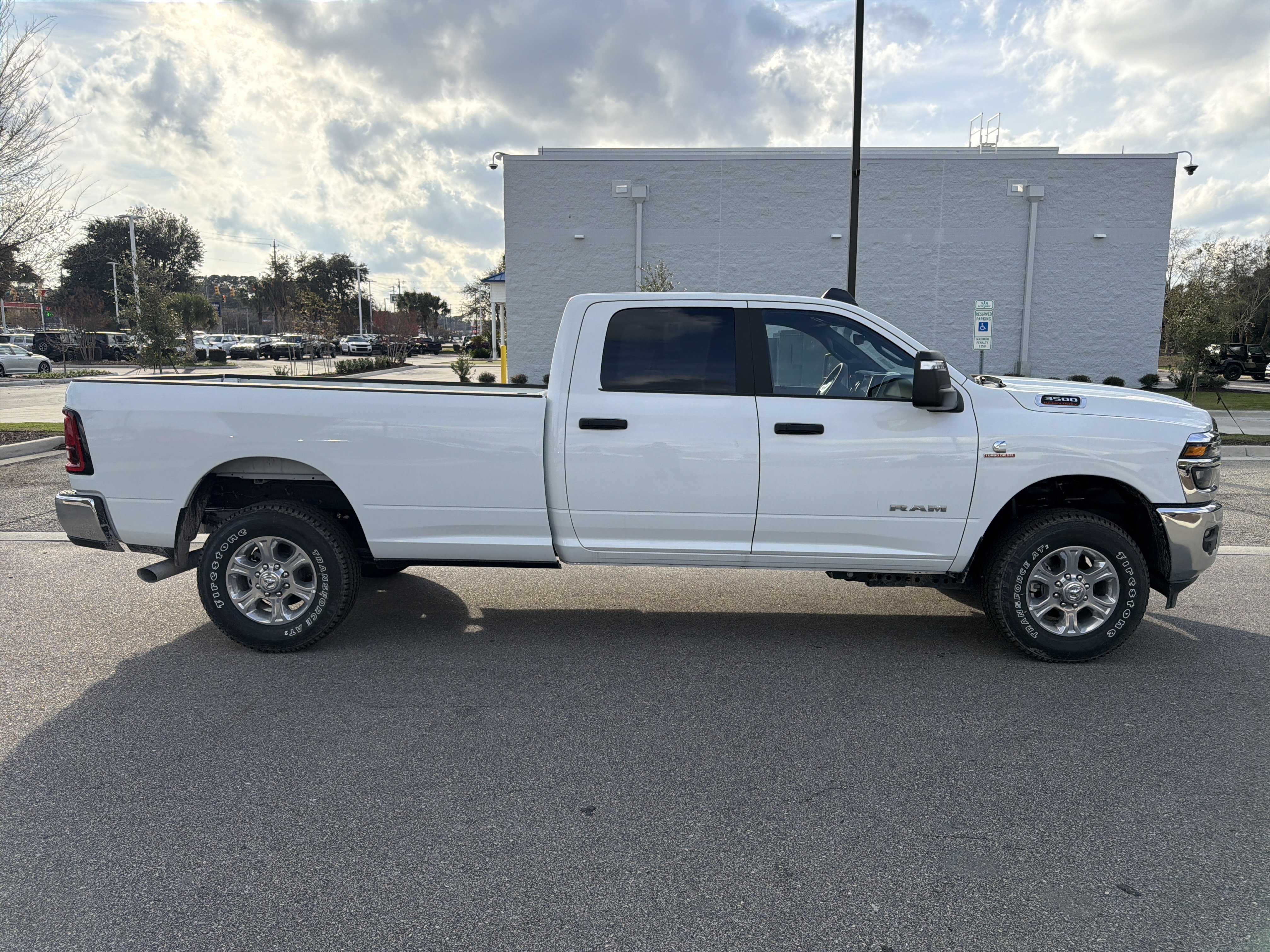 Used 2025 RAM 3500 Big Horn AWD/4WD image 9