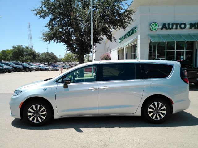 Used 2024 Chrysler Pacifica Limited FWD image 12