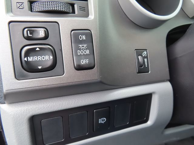 Used 2017 Toyota Sequoia SR5 AWD/4WD image 34