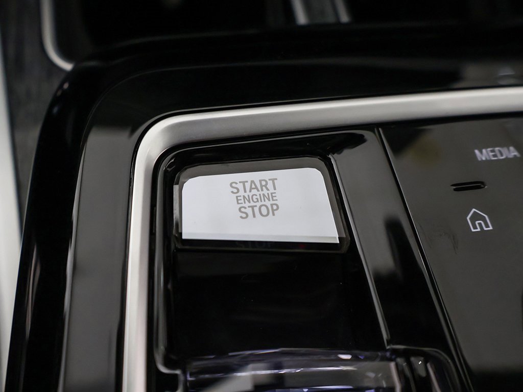 Used 2023 BMW 760i xDrive w/ Parking Assistance Package image 47