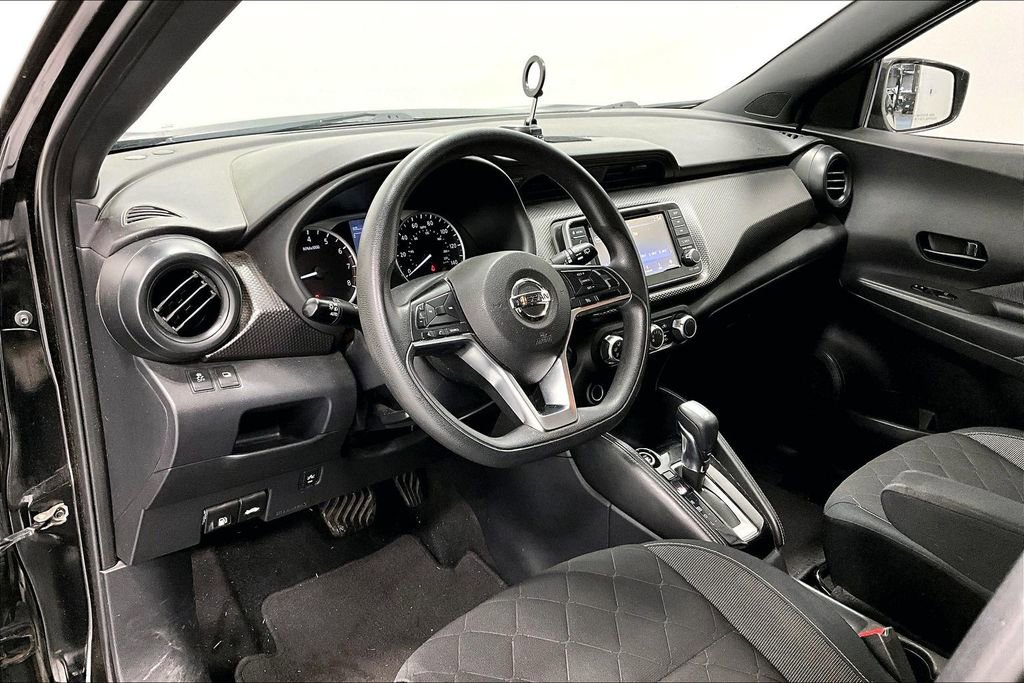 Used 2018 Nissan Kicks S image 16