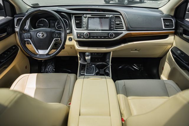 Used 2019 Toyota Highlander Limited Platinum AWD/4WD image 21