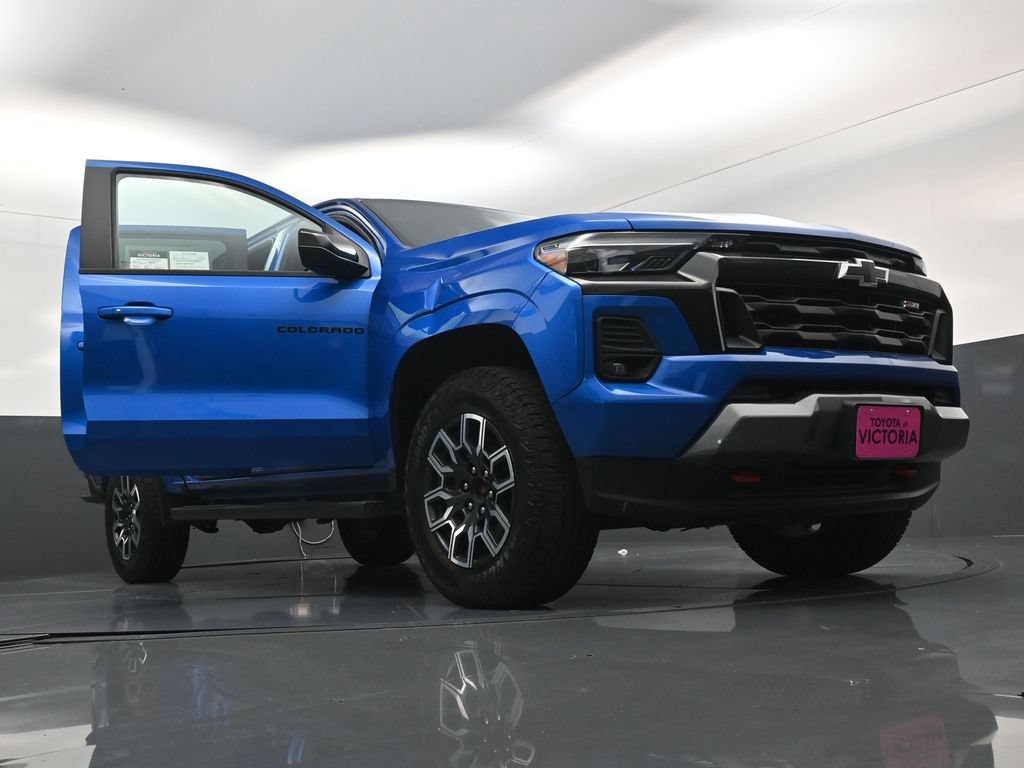 Used 2024 Chevrolet Colorado Z71 w/ Z71 Convenience Package 2 AWD/4WD image 25