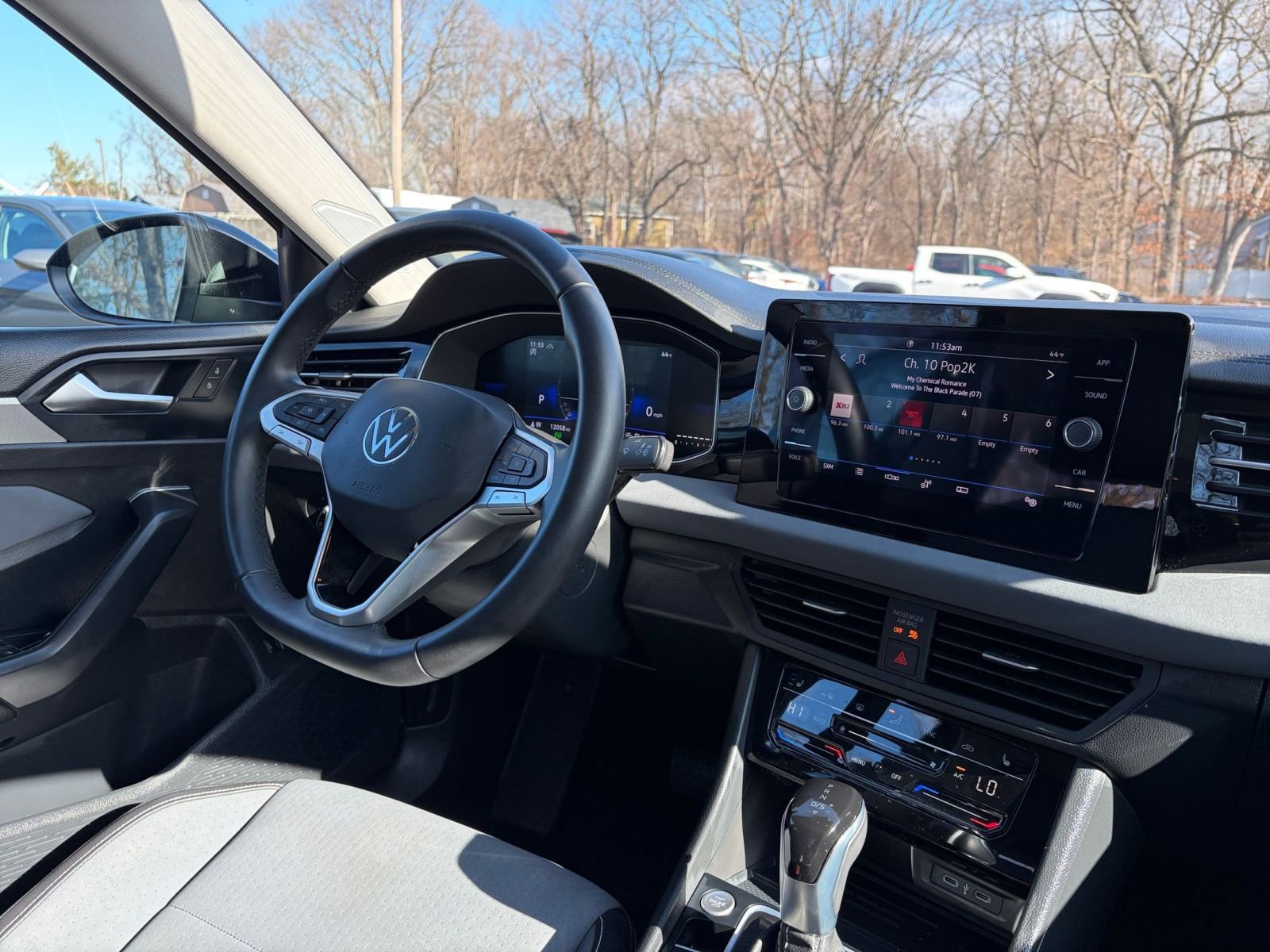 Used 2025 Volkswagen Jetta SE image 35