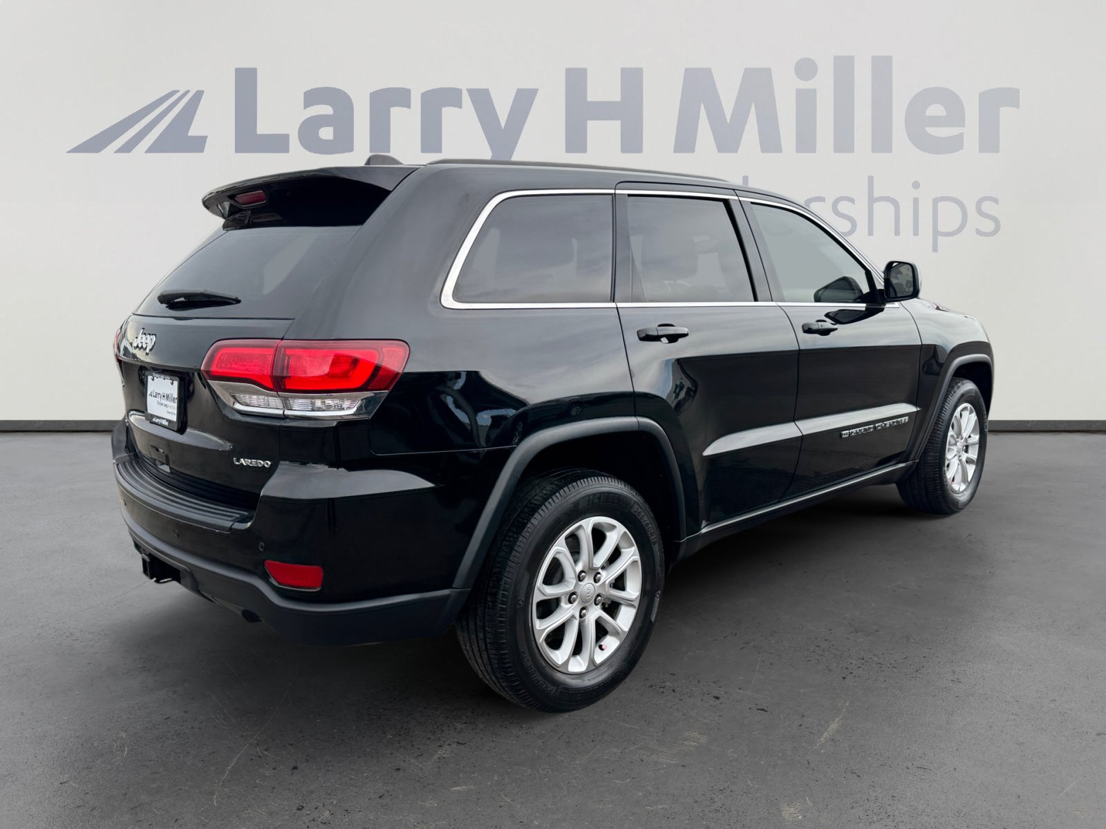 Used 2022 Jeep Grand Cherokee Laredo X AWD/4WD image 5