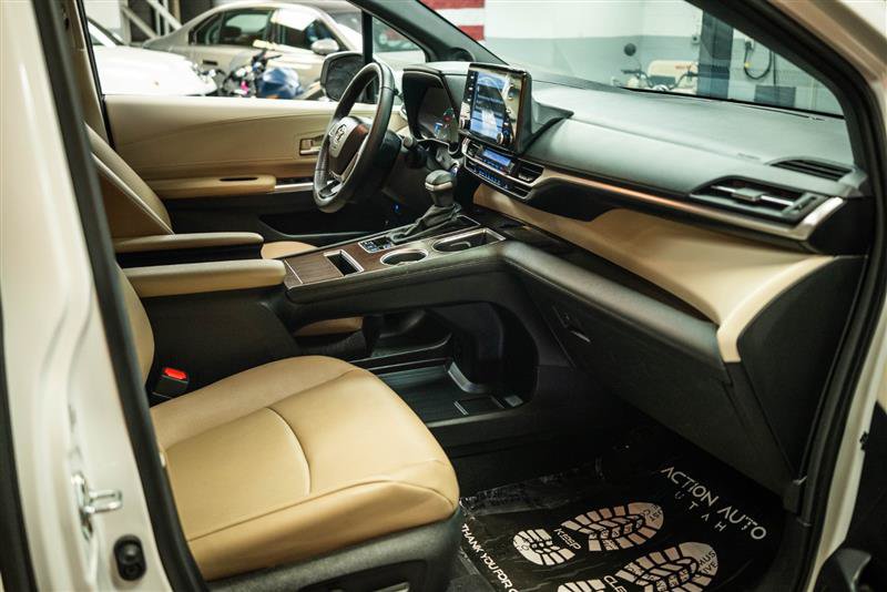 Used 2023 Toyota Sienna XLE w/ XLE Plus Package FWD image 14