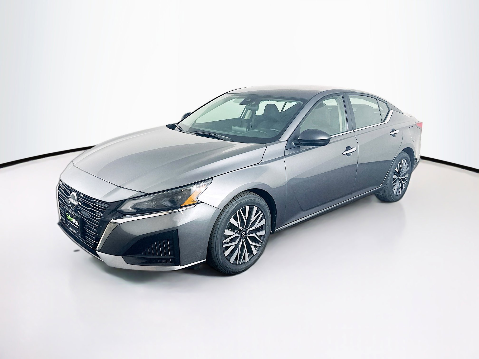 Used 2024 Nissan Altima 2.5 SV FWD image 3