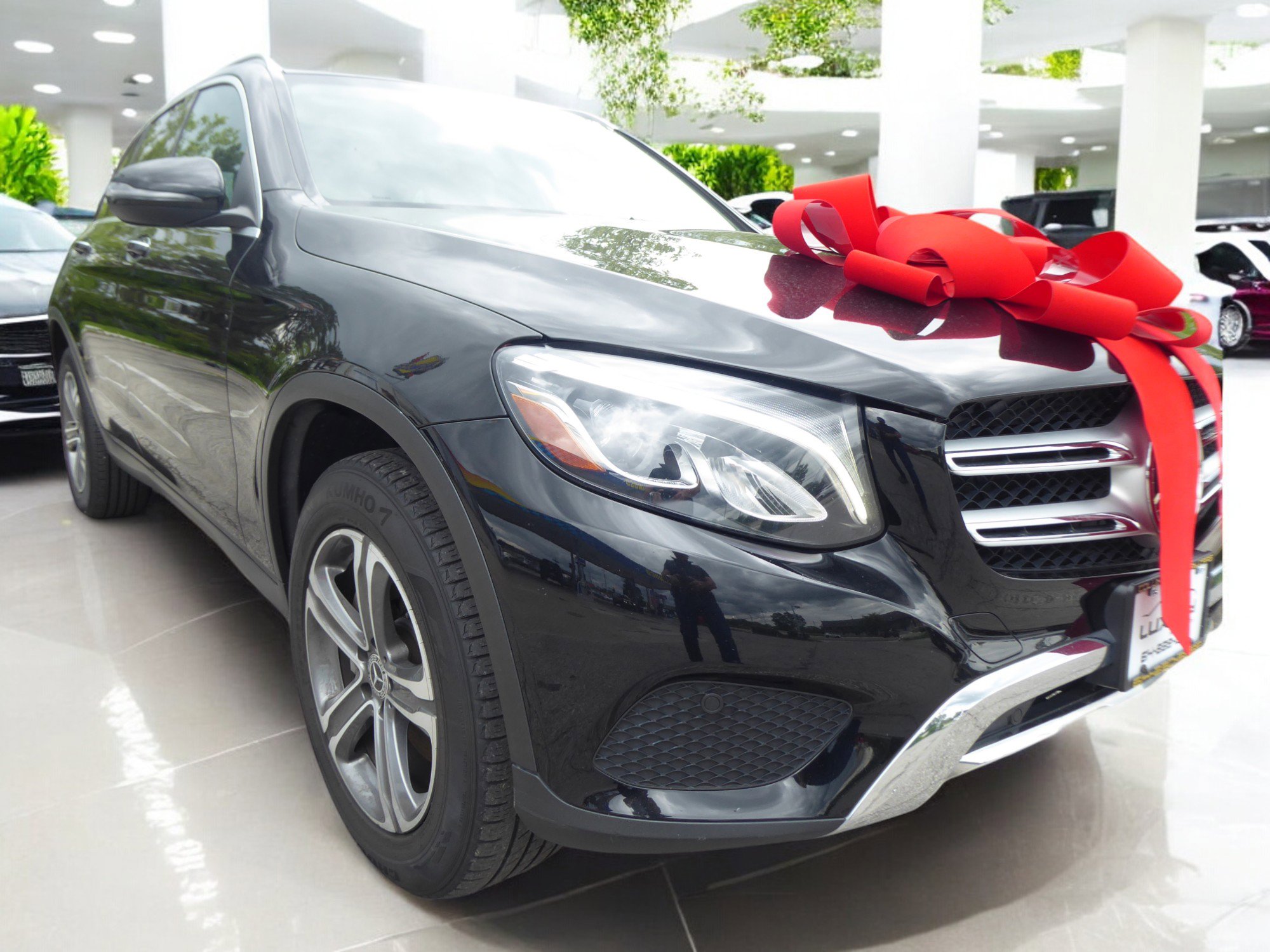 Used 2019 Mercedes-Benz GLC 300 4MATIC w/ Premium Package image 2