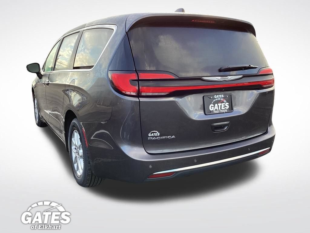 Used 2023 Chrysler Pacifica Touring-L FWD image 7