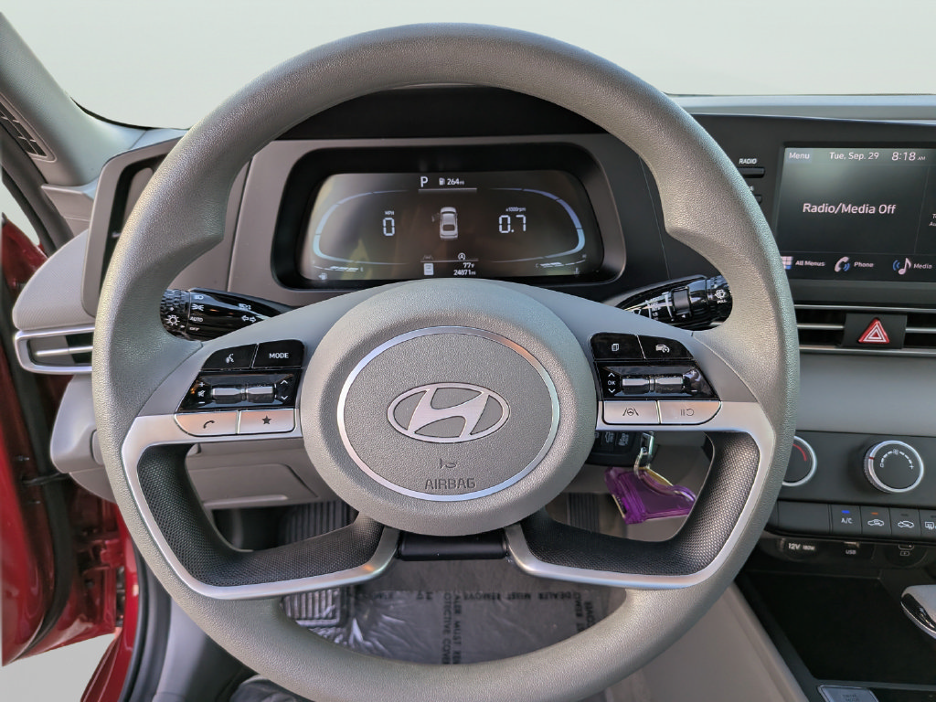 Used 2024 Hyundai Elantra SE FWD image 23