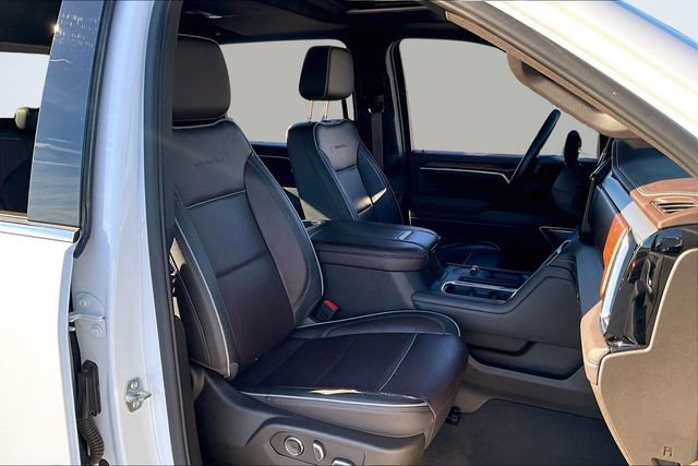 Used 2025 GMC Sierra 3500 Denali w/ Denali Reserve Package image 30