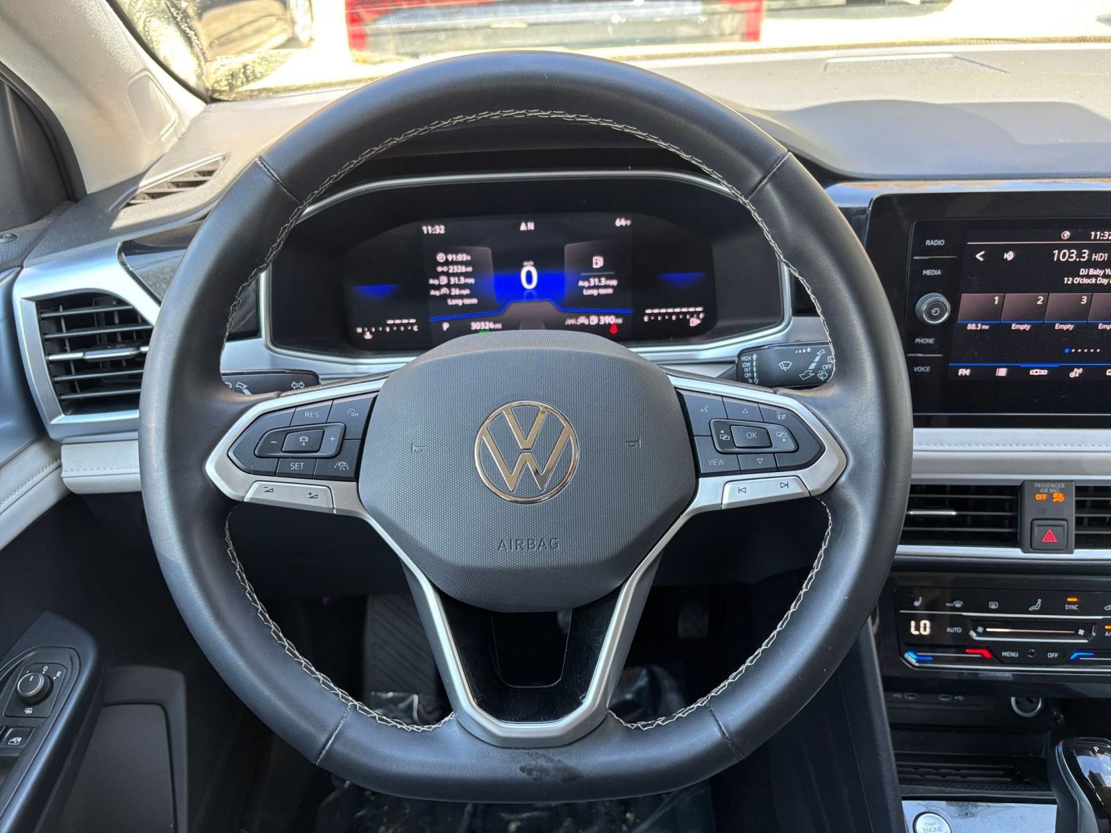 Used 2025 Volkswagen Taos SE image 35