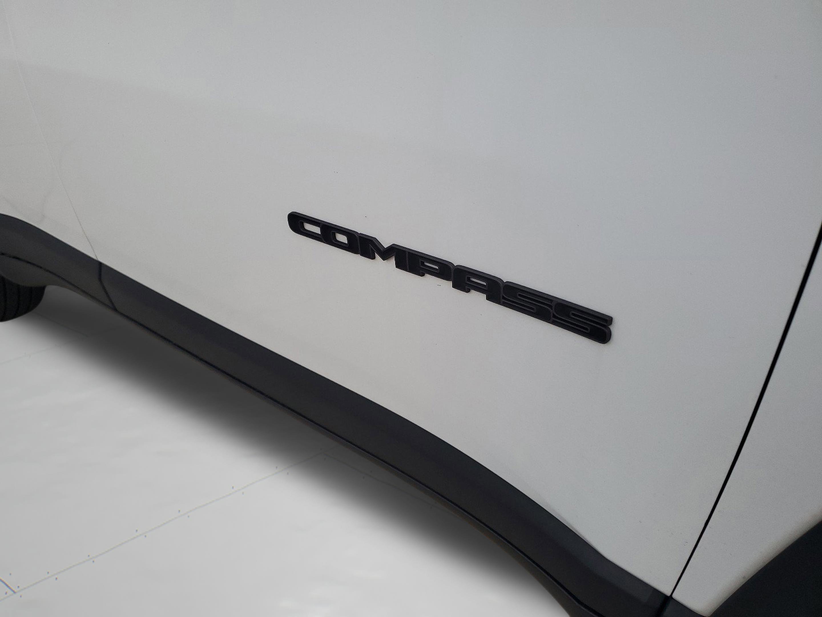 Certified 2025 Jeep Compass Latitude w/ Convenience Group image 6