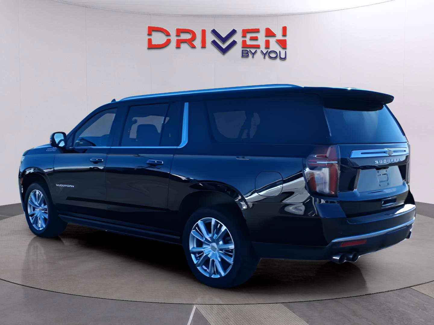 Used 2021 Chevrolet Suburban High Country w/ Premium Package image 3