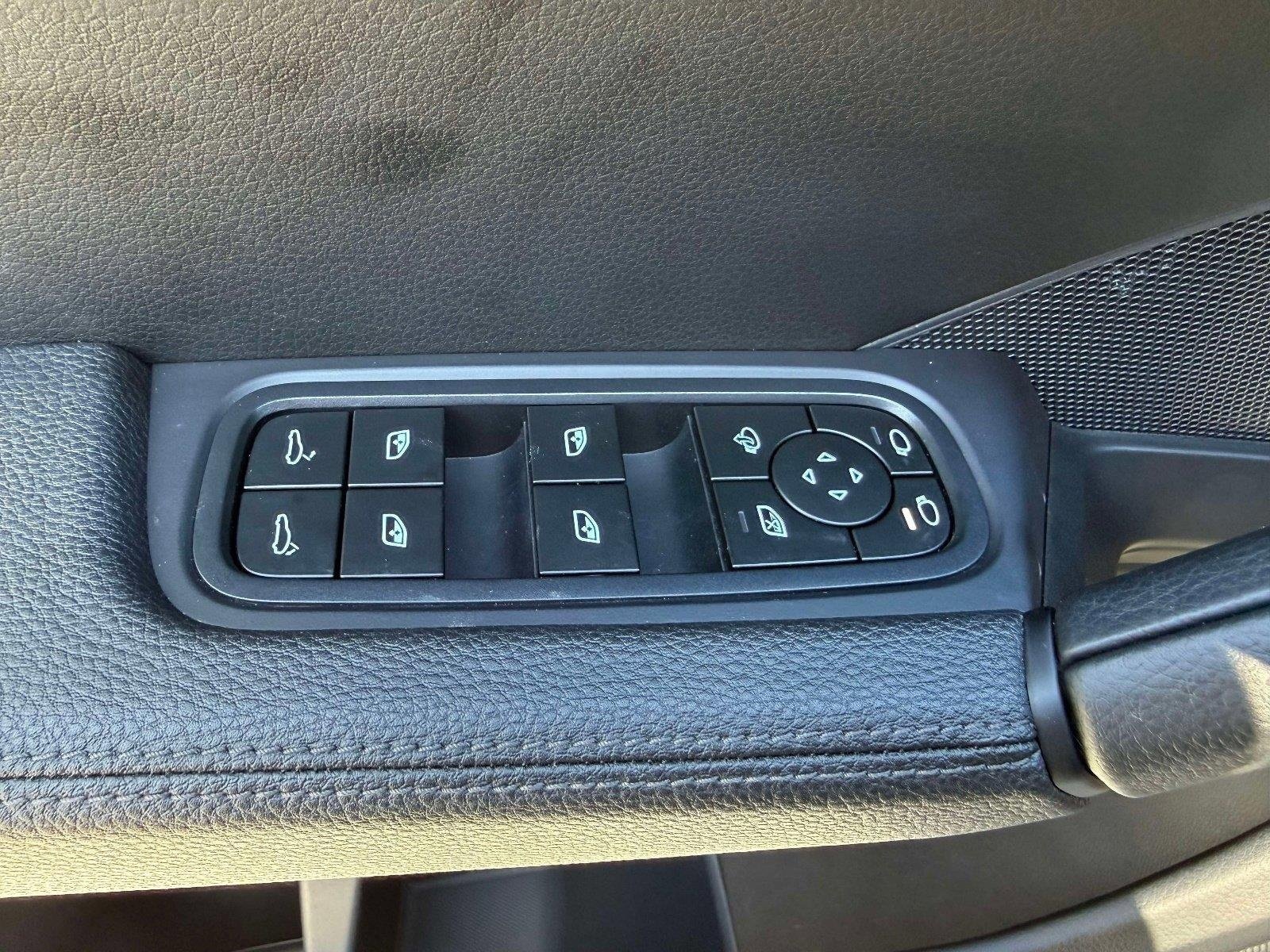 Used 2024 Porsche Cayenne image 38