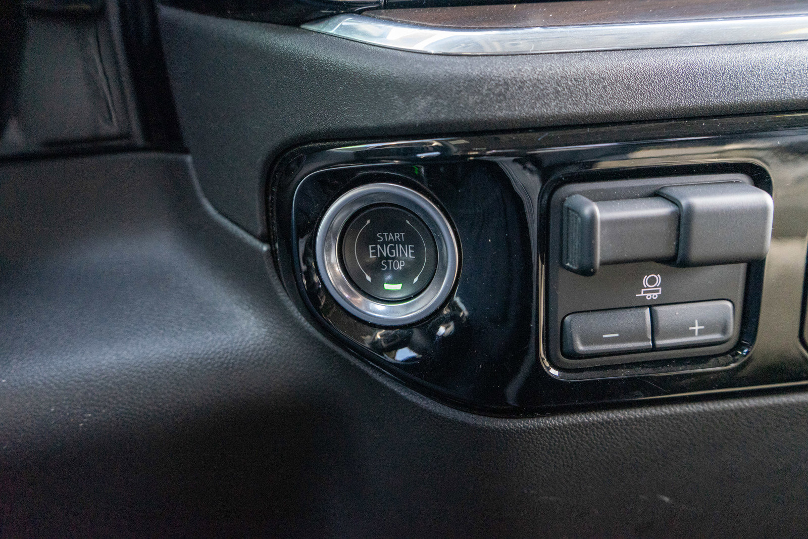 Used 2025 GMC Sierra 1500 SLT AWD/4WD image 21