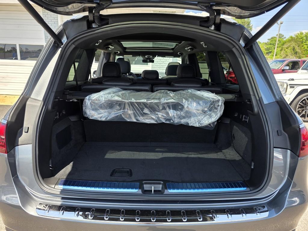 New 2026 Mercedes-Benz GLS 580 4MATIC image 9