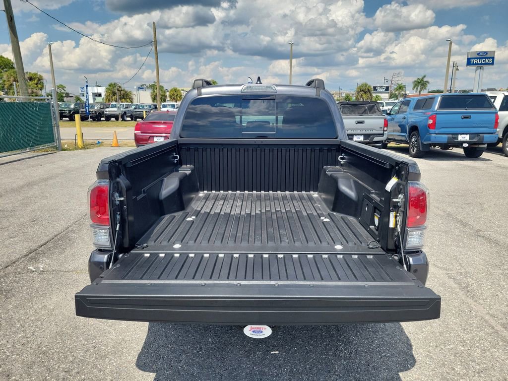 Used 2022 Toyota Tacoma TRD Sport w/ Technology Package RWD image 10