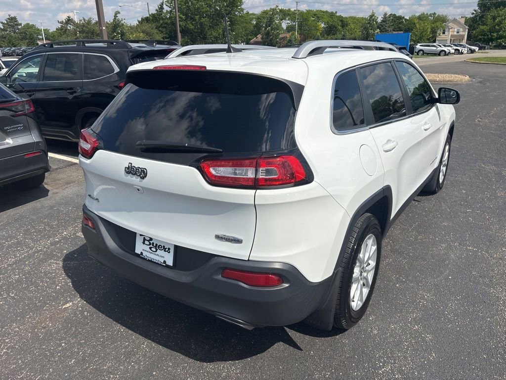 Used 2017 Jeep Cherokee Latitude w/ Cold Weather Group AWD/4WD image 3