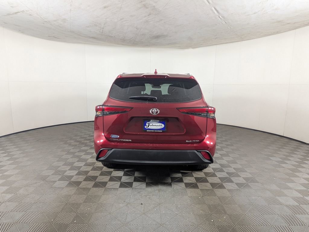 Used 2021 Toyota Highlander XLE image 8