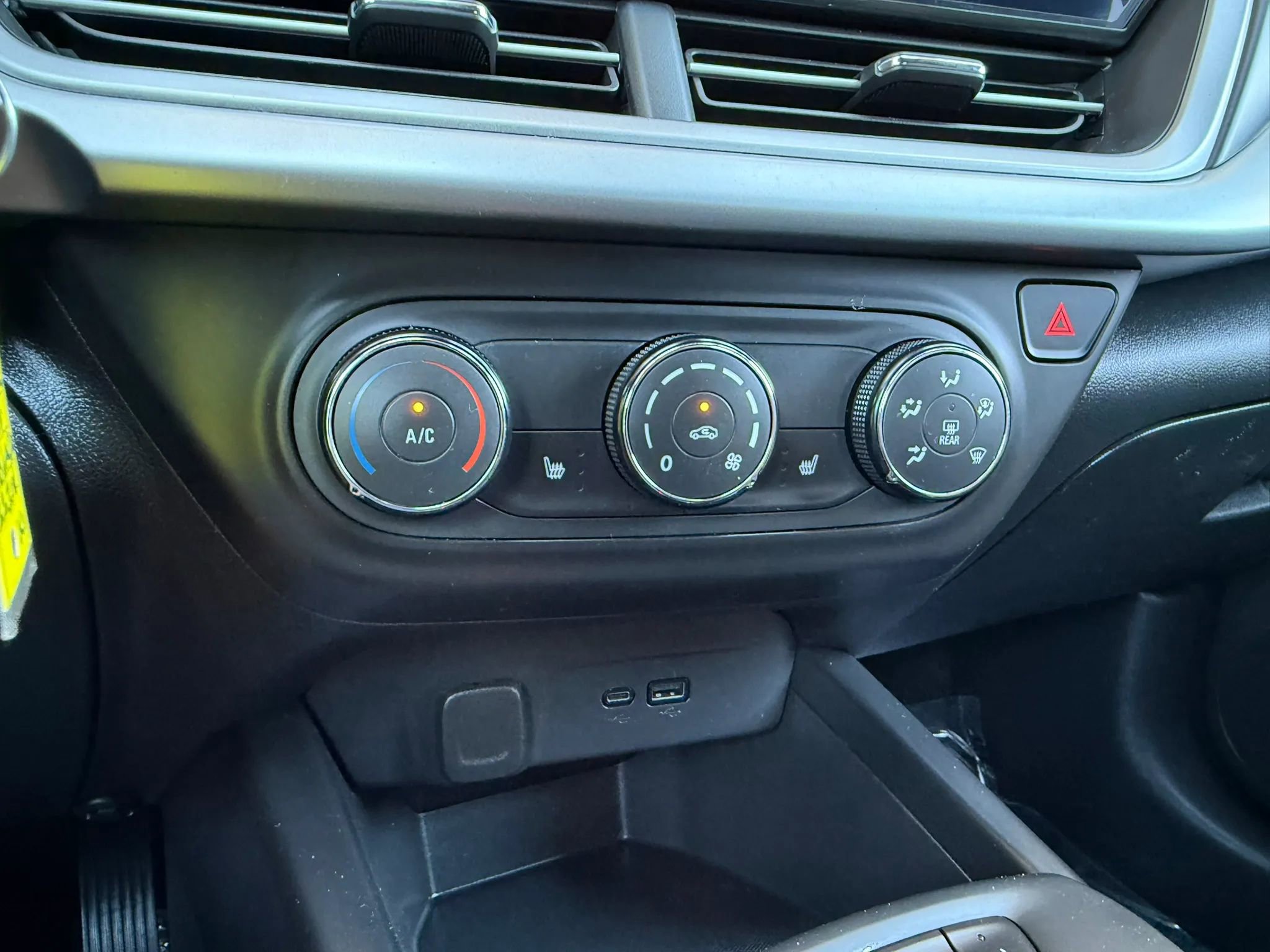 Used 2024 Chevrolet Trax RS image 33