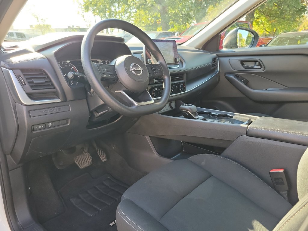 Used 2024 Nissan Rogue S FWD image 25