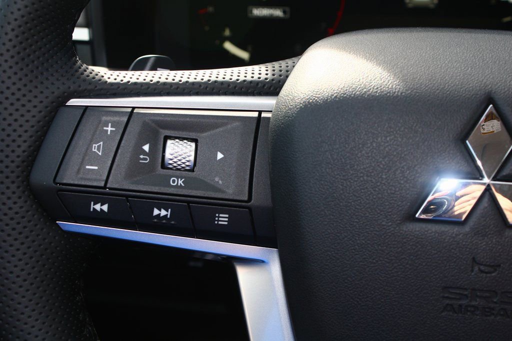 New 2026 Mitsubishi Outlander SEL image 30