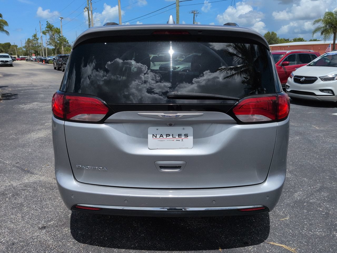 Used 2019 Chrysler Pacifica Touring-L Plus w/ Advanced Safetytec Group FWD image 6